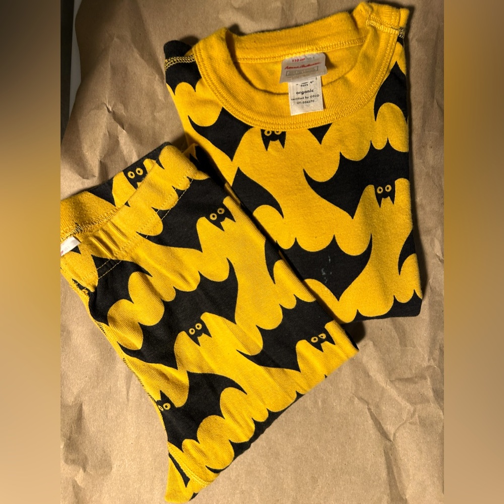 Hanna Andersson Halloween Boys or Unisex Bat PJ set
